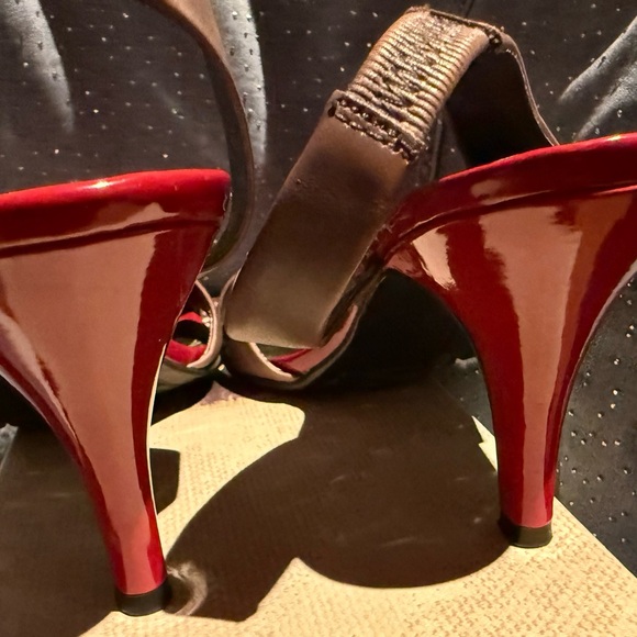Reaction Kenneth Cole Red and Brown Heels with Stylish Crossed Straps - Picture 4 of 5